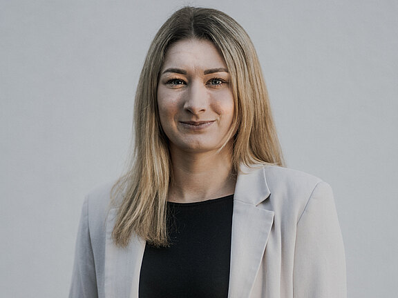 Selina_farbig.jpg  